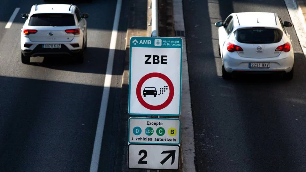 Estepona y Málaga: limitaciones escalonadas para etiquetas B y C de la DGT
