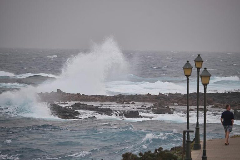 Avisos de la AEMET por lluvias pero también por calor en 10 provincias españolas