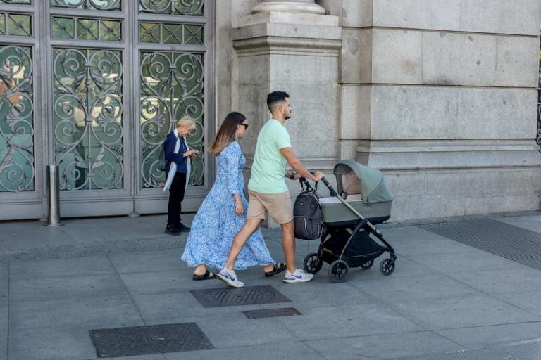 Un estudio del CIS desvela que tres de cada cuatro españoles no tiene más hijos por falta de medios económicos
