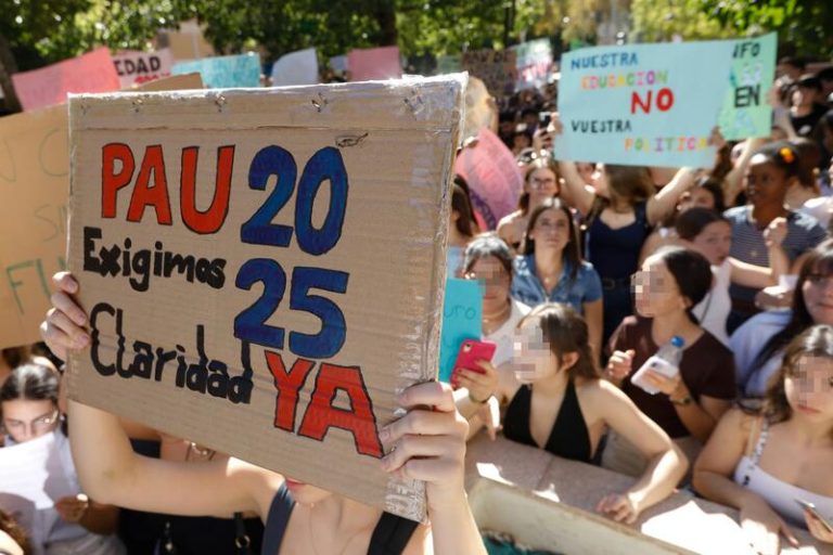 Manifestaciones de estudiantes en toda España por la huelga ante la incertidumbre de la PAU