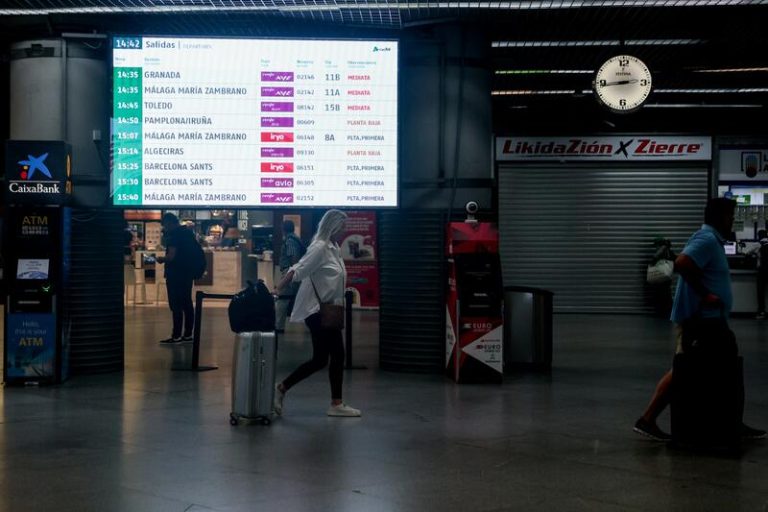 Aumentan notablemente los pasajeros de alta velocidad y en la media distancia en agosto