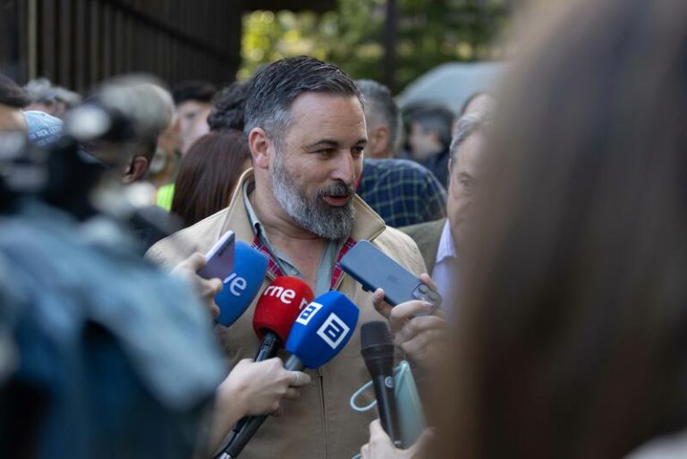 Abascal apoyará una moción de censura si es para convocar elecciones y sin cesiones a los independentistas