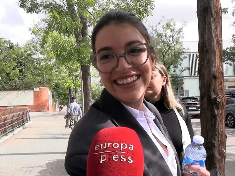 Ana Guerra se deja ver en sus últimas pruebas de su vestido de novia