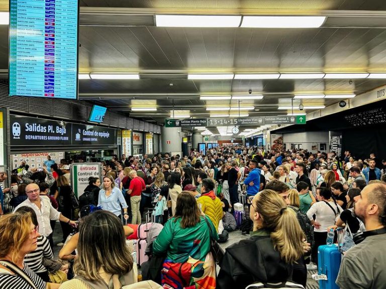 Adif actualiza la situación de los AVE entre Madrid y Comunidad Valenciana tras el accidente del sábado