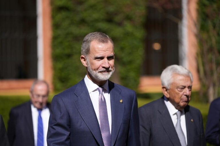 Felipe VI recibe el premio Torre del Oro y hace un llamamiento a fortalecer la relación con los países iberoamericanos