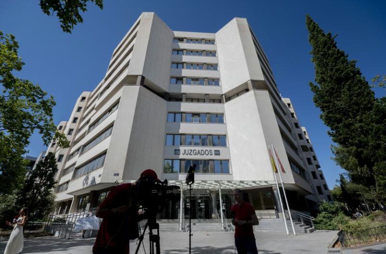 Archivan el caso de un denunciado por agresión sexual a un menor al que no cambió el asiento en un avión de Ibiza