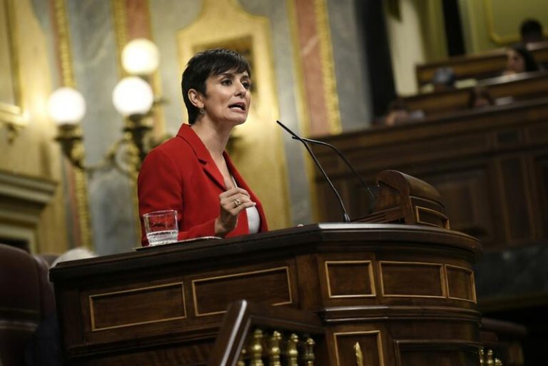 El Gobierno propone a las comunidades autónomas blindar la vivienda pública
