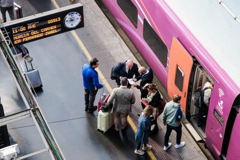 A debate la propuesta de Sumar de diseñar un abono de transportes único para toda España