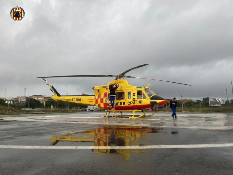 Los bomberos de Valencia tienen que rescatar a conductores atrapados por la lluvia
