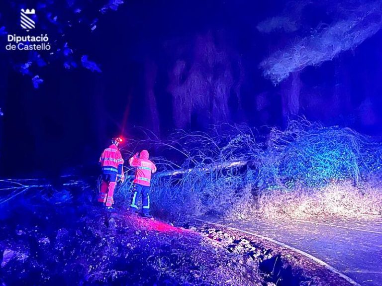 Los bomberos realizan más de 20 operaciones por los efectos de la DANA en Castellón