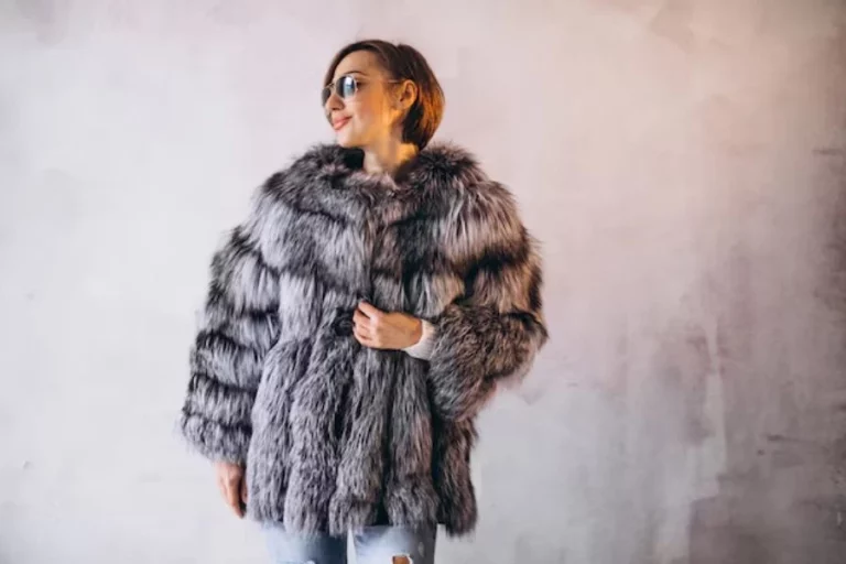 3 abrigos de Bershka para lucir como las parisinas y las modelos de pasarela