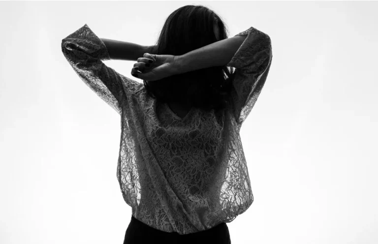 4 preciosas blusas de Massimo Dutti geniales para llevar con falda midi o pantalón palazzo