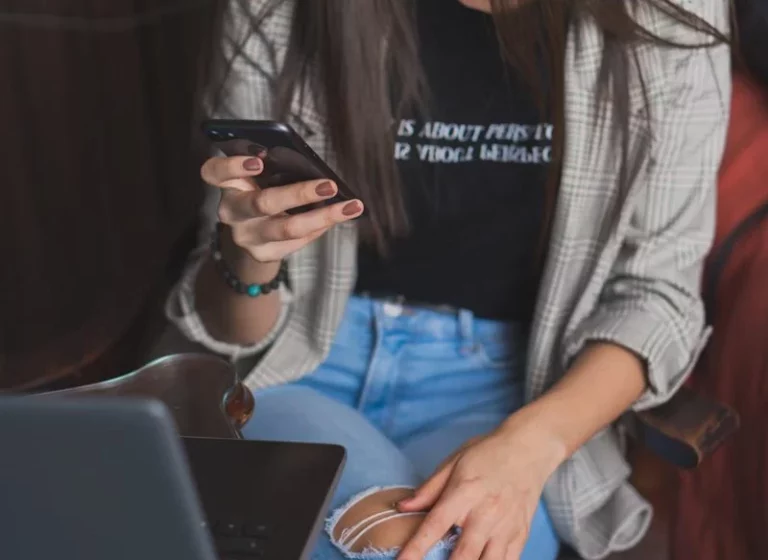 Estos 2 trucos de Google y WhatsApp para liberar espacio dejan tu móvil funcionando como nuevo