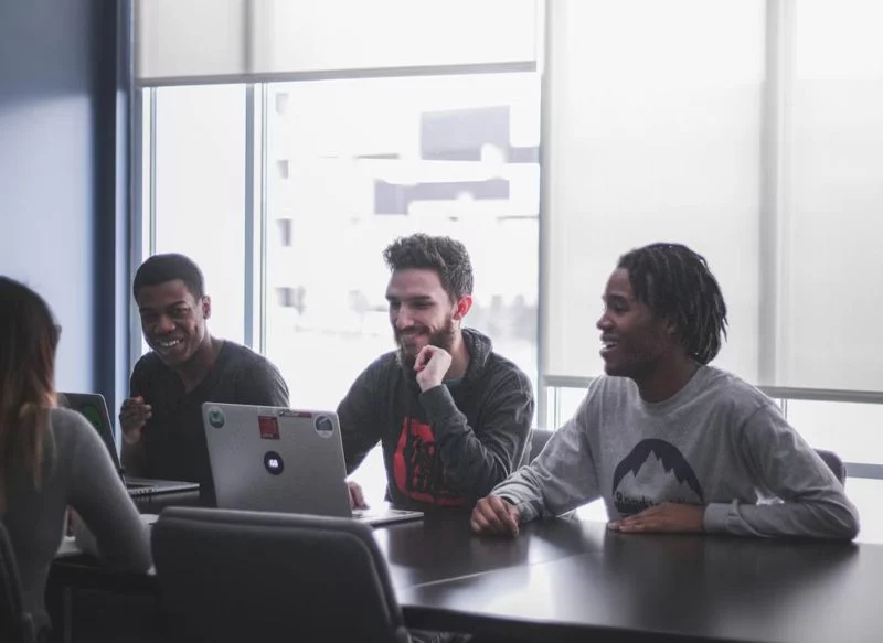 CÓMO ACTUAR ANTE LA ESTAFA