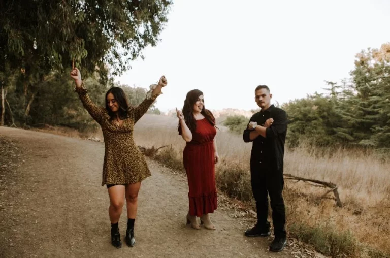 6 rompedores vestidos de H&M para lucir con botas esta temporada