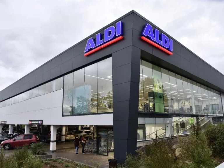 Aldi hace magia con unas chaquetas de 15 euros imposibles de manchar
