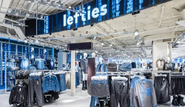 Animal print, cruzada… 5 camisas de Lefties suaves que te hacen más joven