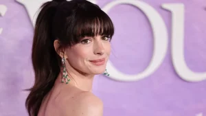 Anne Hathaway vuelve a su reino