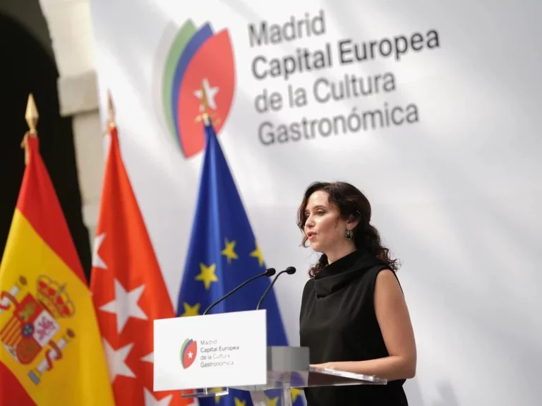 Ayuso propone adaptar el horario de los restaurantes de Madrid al turismo