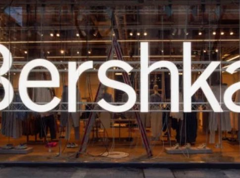 Bershka tiene a precio de ganga estos pantalones urbanos para quitarte 10 años de encima Bershka tiene a precio de ganga estos pantalones urbanos para quitarte 10 años de encima