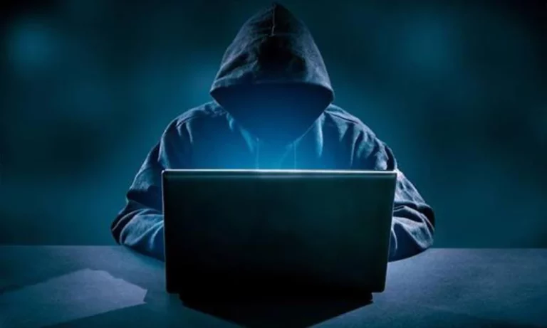 Serio aviso de la OCU a los clientes de tiendas como Springfield y Woman's Secret