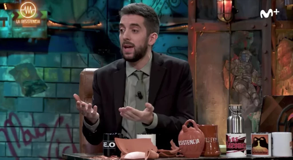 David Broncano afronta por fin el lío con los invitados de 'La Revuelta'