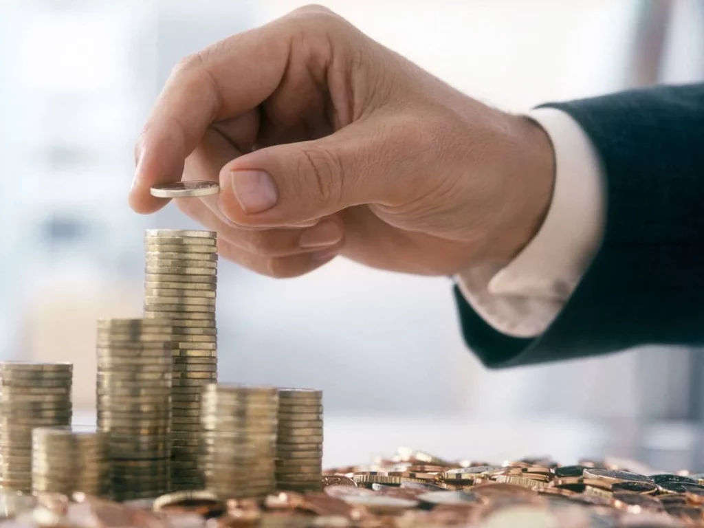 Desafíos de inversión: el dilema entre ahorrar y gastar