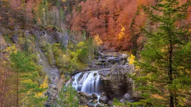 Descubre los impresionantes paisajes de otoño en el Parque Natural de Ordesa y Monte Perdido