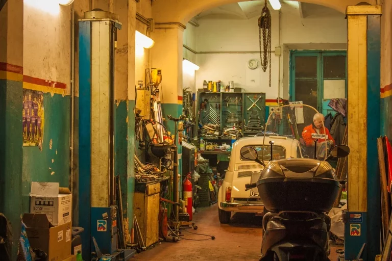 Desengrasantes industriales: esenciales para la limpieza y eficiencia en la industria
