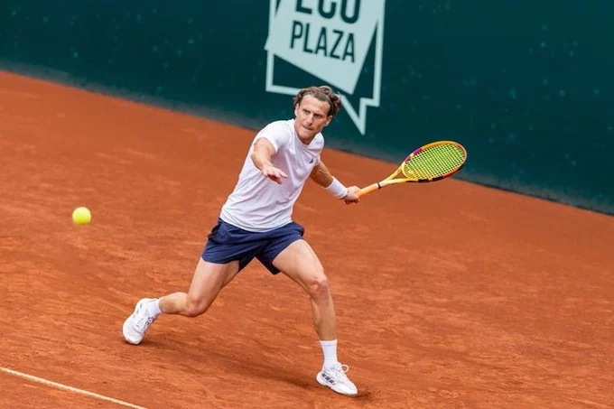 Diego Forlán se pasa al tenis profesional 1 Diego Forlan