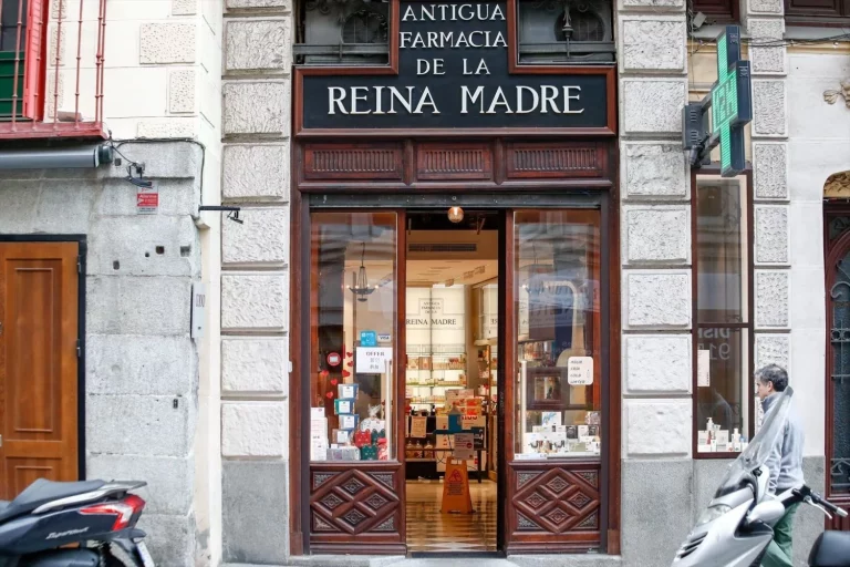El misterio de la tienda más antigua de Madrid con acceso al Palacio Real