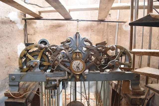 El pueblo que mantiene vivo el tiempo: 250 años dando cuerda al reloj de Orrio, en Navarra