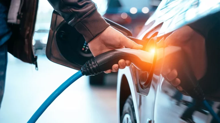 El vehículo eléctrico contamina más que el de gasolina, según un estudio de la Universidad de Turku Finlandia