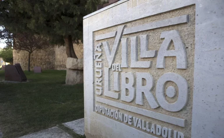 El viaje perfecto en Urueña, la primera villa del libro en España con encantadoras librerías