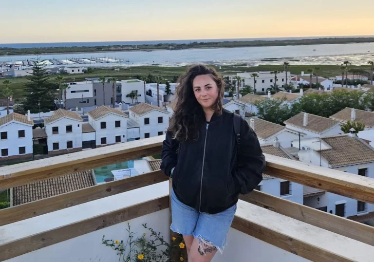 Tras las buenas opiniones de Apuleyo Ediciones, entrevistamos a Elena Moslares, coordinadora del Departamento de promoción y ventas de la empresa