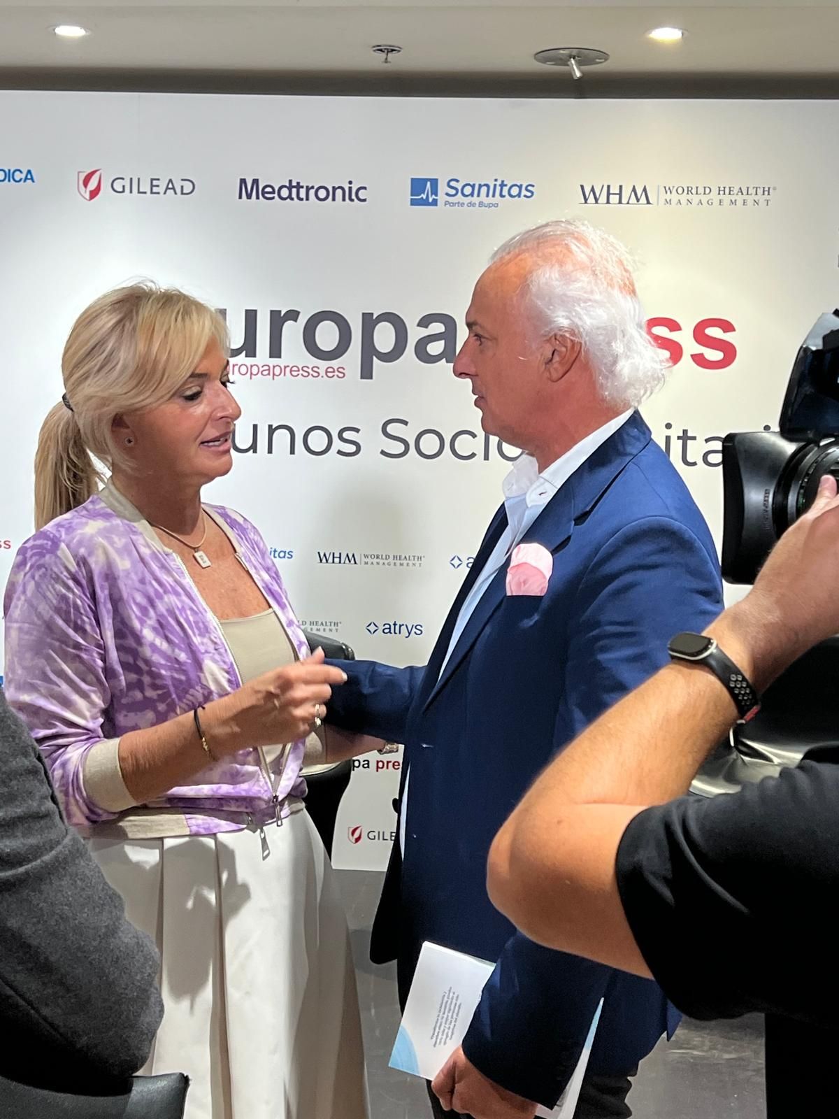 Esther Monzn Consejera de sanidad del Gobierno de Gran Canaria con el Dr. Manuel de la Pea