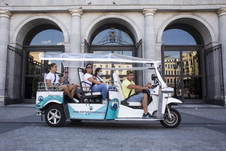 Los Tuk Tuk el nuevo dolor de cabeza en el centro de Madrid