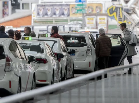 Los taxistas y conductores de VTC de Madrid defienden la importancia de la ZBE tras la sentencia del TSJM