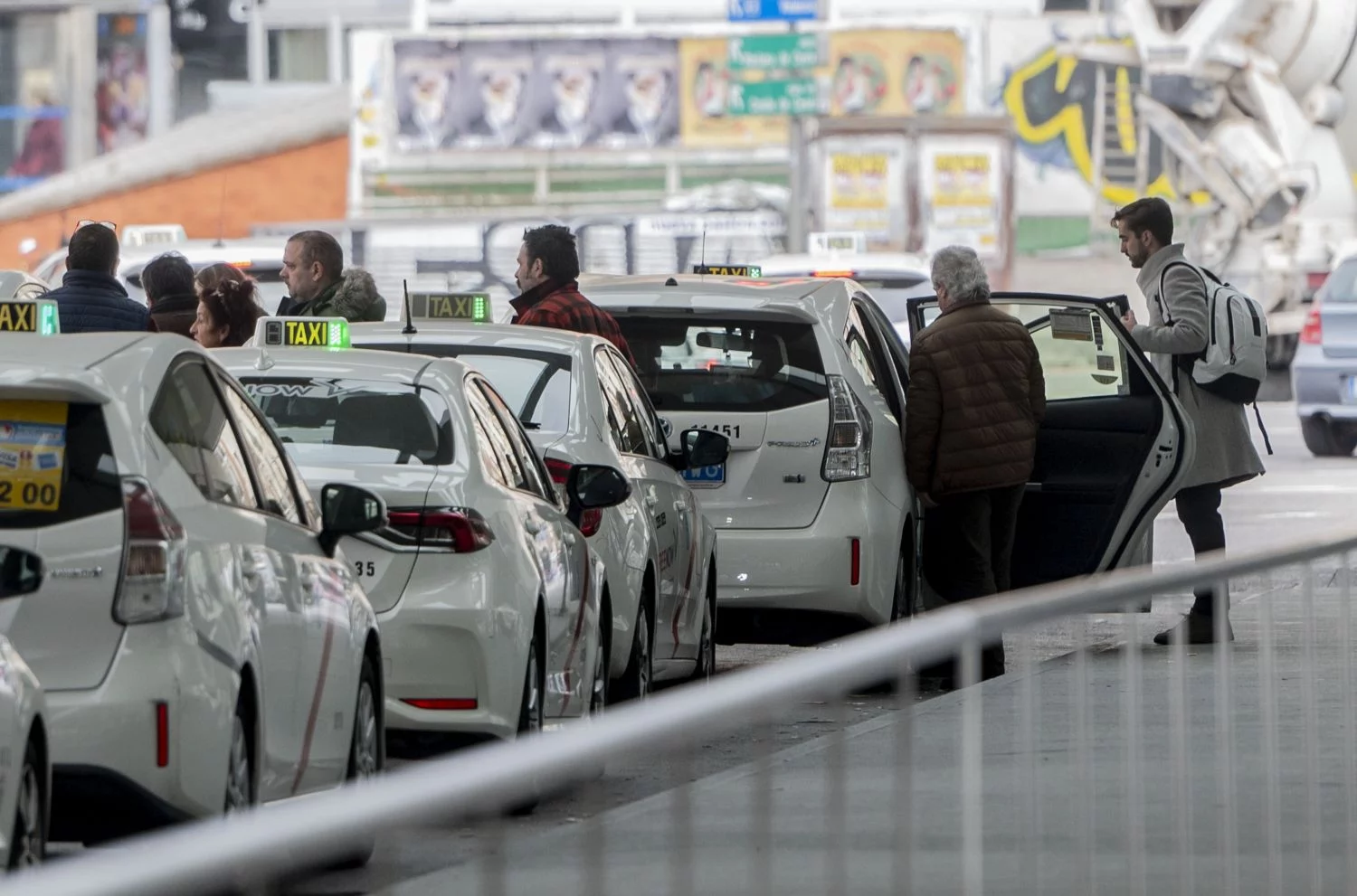 Los taxistas y conductores de VTC de Madrid defienden la importancia de la ZBE tras la sentencia del TSJM