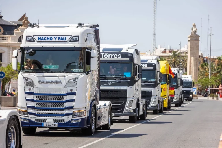 CC.OO. y UGT amenazan con huelga de carreteras en Navidades y el puente de la constitución