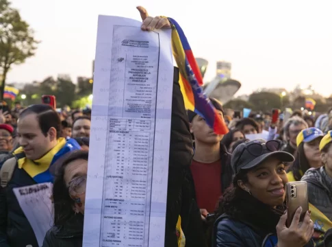Las actas recogidas por los testigos de la oposición en Venezuela siguen siendo un dolor de cabeza para el chavismo