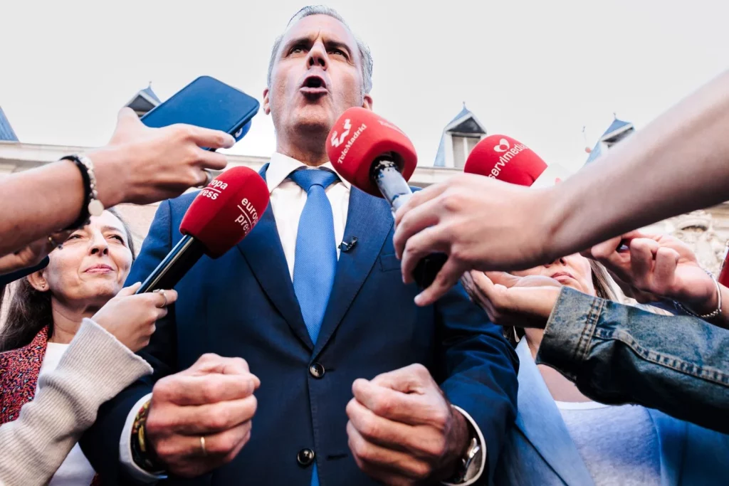 EuropaPress 6217883 portavoz vox javier ortega smith atiende medios comunicacion frente