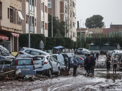 Los reportes de saqueos complican todavía más la crítica situación de Valencia por la DANA