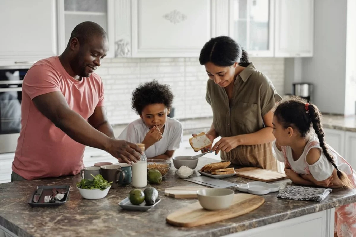 Familia comiendo