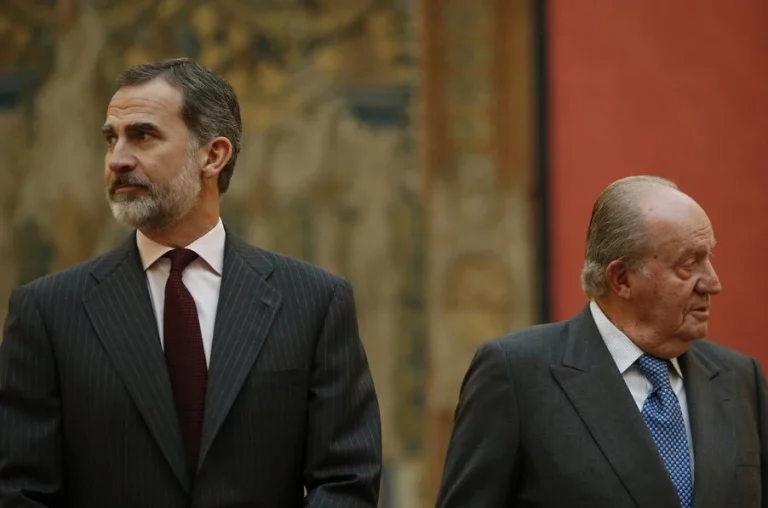 Felipe VI le para los pies a Juan Carlos y su última locura