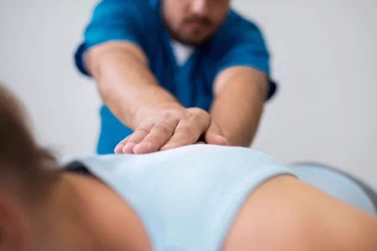 César Santos Fisioterapia, y Revital, asistencia personalizada, presencial y a domicilio