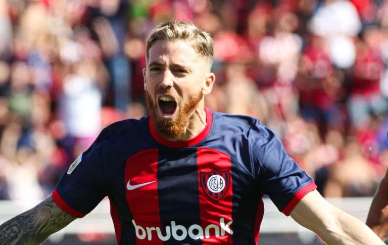 Iker Muniain sufre muy de cerca a los barras bravas de San Lorenzo