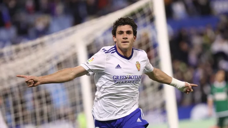 Iván Azón quita el sueño al entrenador del Real Zaragoza