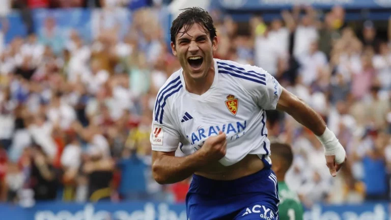 Iván Azón presiona de lo lindo al Real Zaragoza
