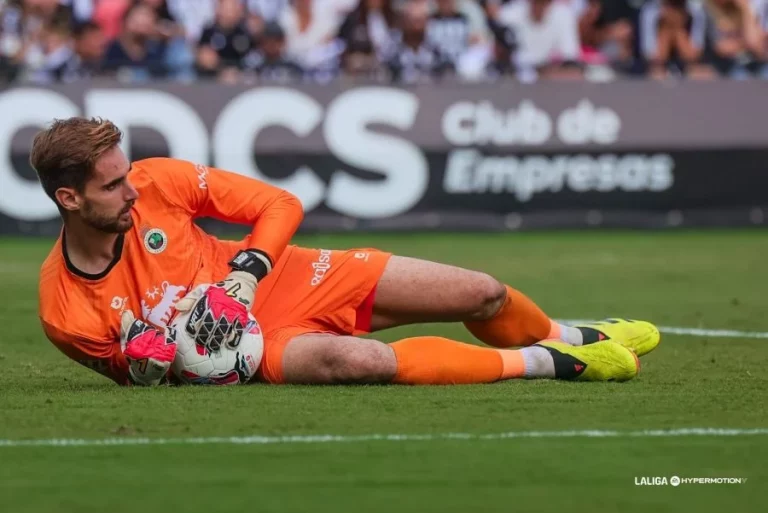 Jokin Ezkieta enciende las alarmas en los despachos del Racing de Santander
